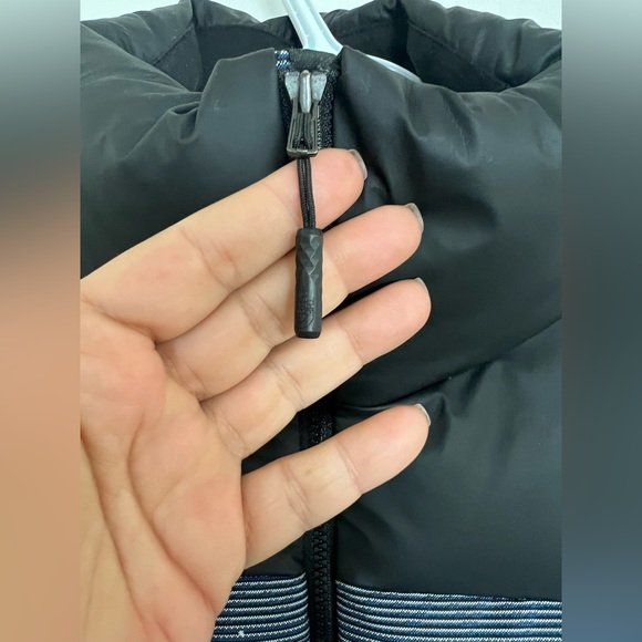 The northface black puffer vest with 700 fill- size M - excellent condition - Picture 6 of 7